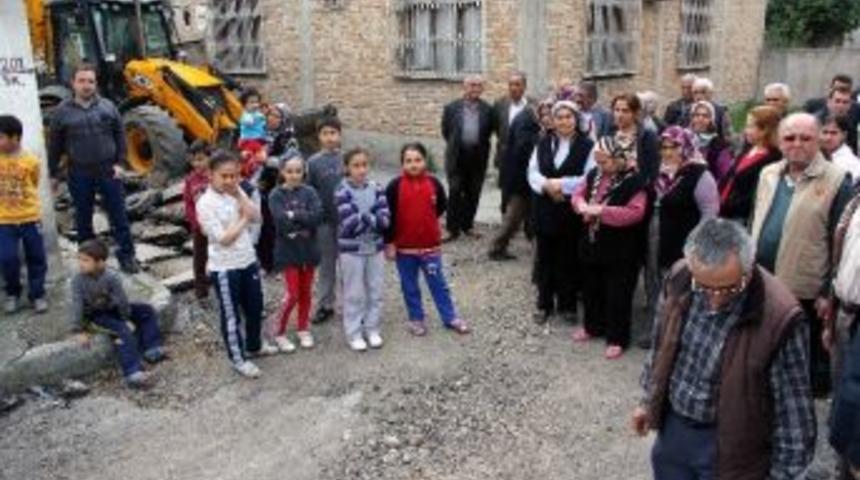 Mahalleliden &lsquo;oluklu Yol&rsquo; Eylemi