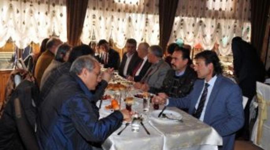 Yaşar, Sporcularla Bir Arada