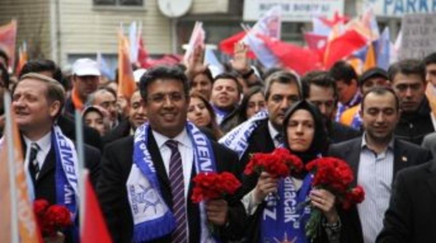 Ak Partili Temel Karadeniz, K&uuml;&ccedil;&uuml;k&ccedil;ekmece&rsquo;nin Sokaklarını Fethetti