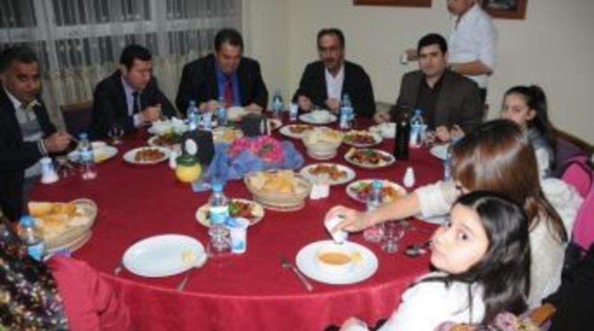 Vergi Dairesi Ve Mal M&uuml;d&uuml;rl&uuml;ğ&uuml; &Ccedil;alışanları Yemekte Buluştu