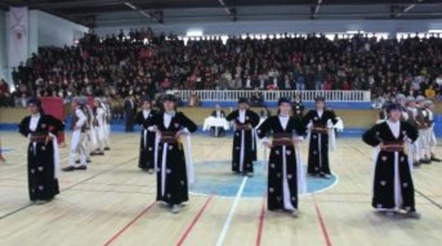 Hakkari&rsquo;de Halk Oyunları Yarışması