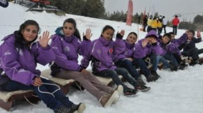 Erzurum&rsquo;da Kızak Yarışı Heyecanı