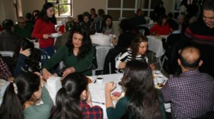 Devrek Anadolu &Ouml;ğretmen Lisesi Aile Birliginden Dayanışma Kahvaltısı