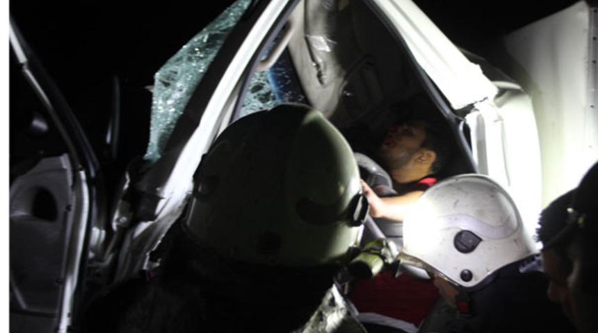 Aydın&rsquo;da korkun&ccedil; kaza! Kamyonette sıkışan iki kardeş acı i&ccedil;inde kurtarılmayı bekledi