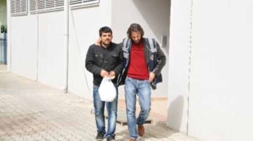 'taş Attınız' Kavgasında Bir Kişi Bı&ccedil;akla Yaralandı