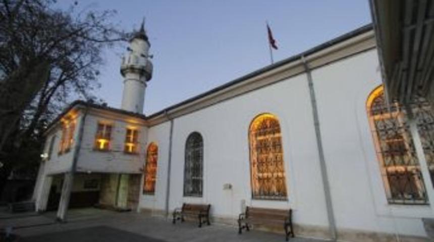B&uuml;y&uuml;kşehir Belediyesi Tarihi Mekanların &Ccedil;evresine Aydınlatma Sistemi Kurdu