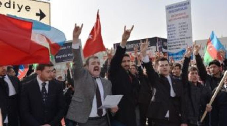 Niğde&rsquo;de Hocalı Katliamı&rsquo;na Lanet Y&uuml;r&uuml;y&uuml;ş&uuml;