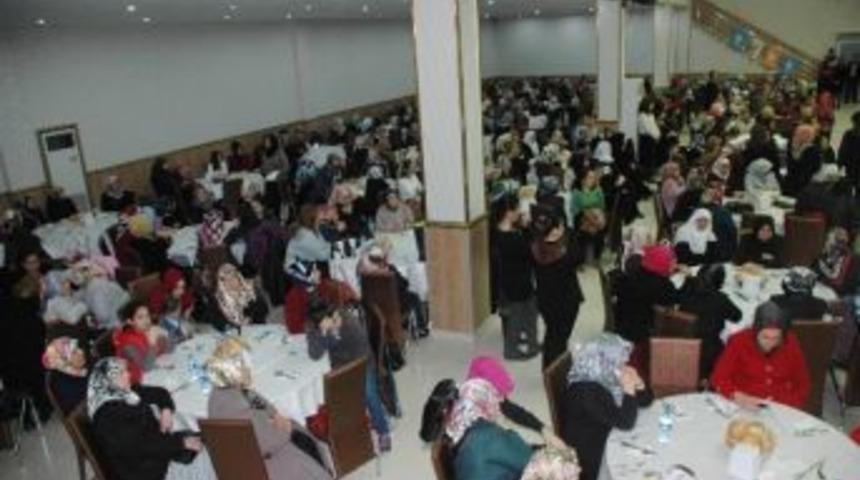 Ak Parti Adıyaman Kadın Kollarından &ldquo; 8 Mart D&uuml;nya Kadınlar G&uuml;n&uuml;&rdquo; Kutlaması