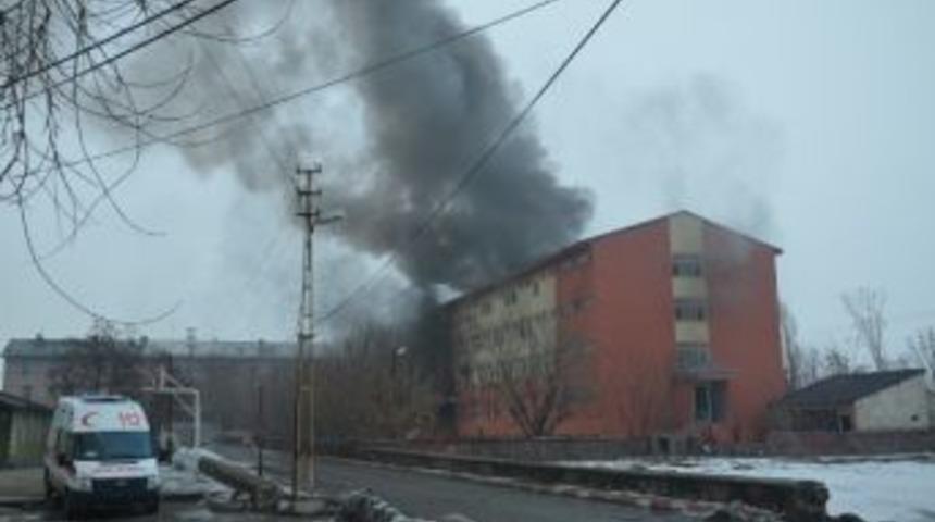 Ağrı&rsquo;da Boş Binada Yangın