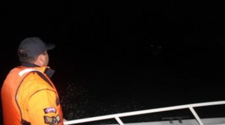 Şiddetli Fırtına Nedeniyle Mahsur Kalan 4 Balık&ccedil;ı Jandarma Ekipleri Tarafından Kurtarıldı