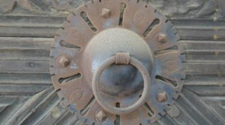 Marmaris&rsquo;in 150 Yıllık Kapı Tokmakları Zamana Meydan Okuyor