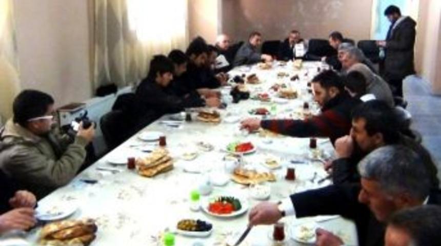 Dp&rsquo;li Başkan Adayı Erdin&ccedil; Gazetecilerle Bir Araya Geldi