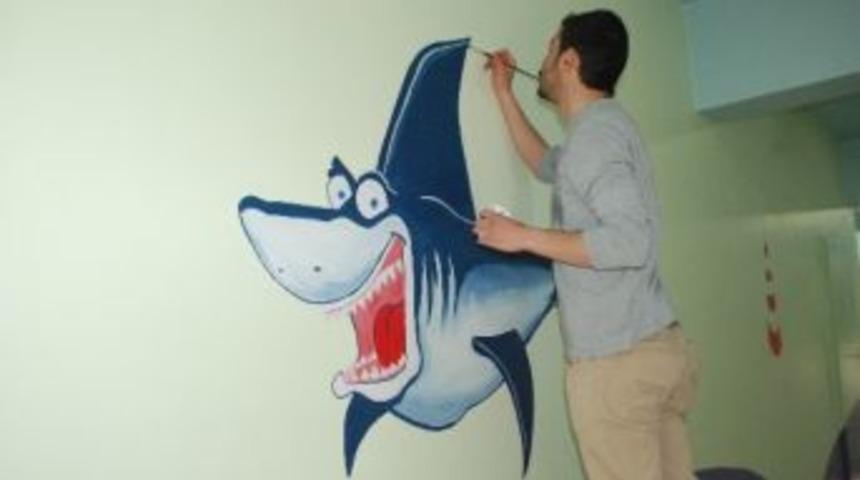 Yer, G&ouml;k, Deniz Resimleri Okul Duvarlarında