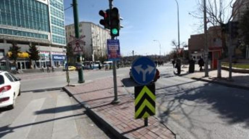 G&uuml;r&uuml;lt&uuml; Kirliliğine Billboardlı &Ccedil;&ouml;z&uuml;m