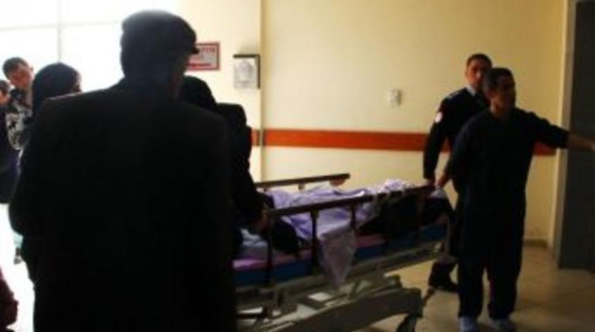 &Ouml;ğretmen Servisi Kaza Yaptı: 12 Yaralı