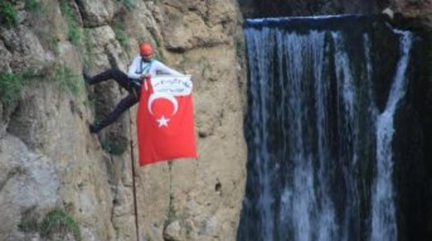 Arama Kurtarma Derneğini Tanıtmak İ&ccedil;in Kanyona Tırmandılar