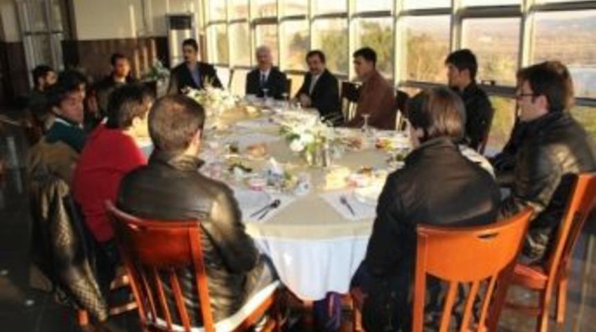 Afganlı &Ouml;ğrenciler Dp&uuml;'de Buluştu