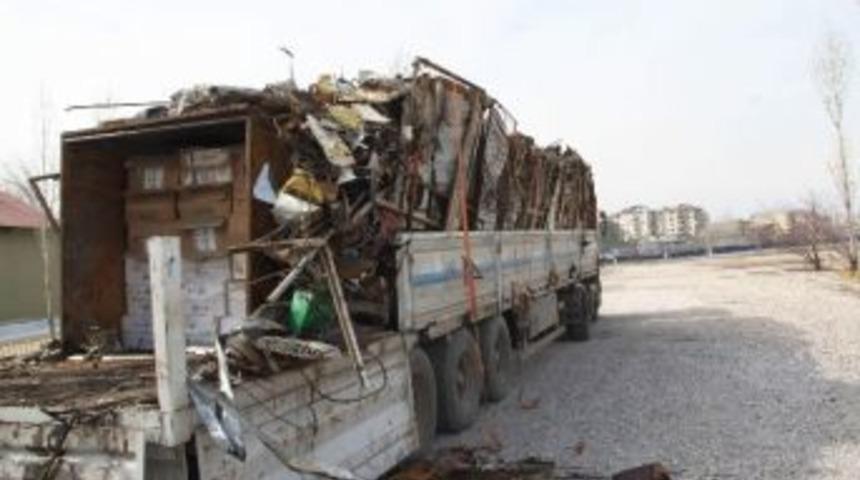 Jandarmadan Ka&ccedil;ak Sigara Operasyonu