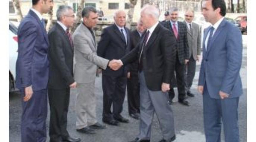 Vali &Ouml;zt&uuml;rk&rsquo;ten Tatvan Ziyareti