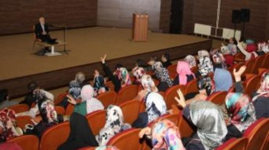 Siirt'te End&uuml;l&uuml;s&rsquo;&uuml;n İslam Tarihindeki Yeri Adlı Seminer Verildi