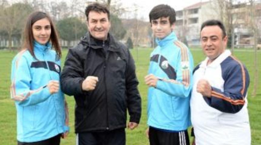 D&uuml;ndar, Tekvandocu Kardeşleri &Ouml;d&uuml;llendirdi