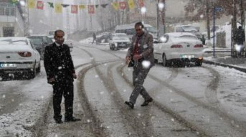 Başkale 'de Mart Karı Yağdı