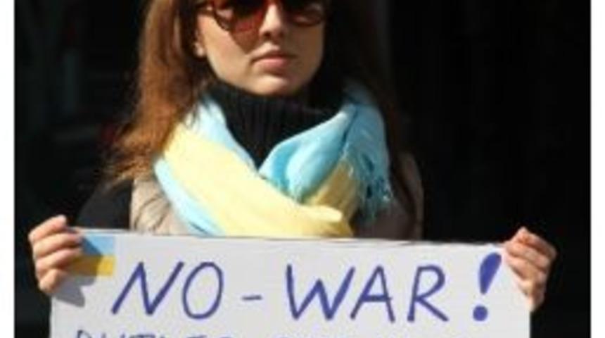 (&ouml;zel Haber) Ukraynalı Kadınlar Kırım İ&ccedil;in Eylem Yaptı