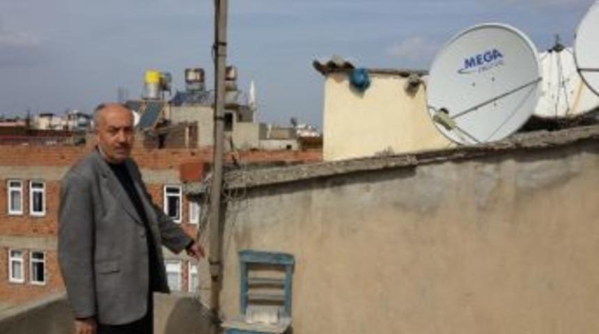 &Ccedil;atı Katından D&uuml;şen Yaşlı Kadın &Ouml;ld&uuml;