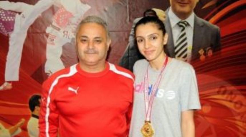 Tekvandocu İpek &Ccedil;iğdem, T&uuml;rkiye Şampiyonu Oldu