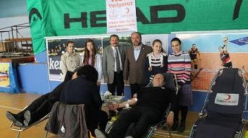 Z&uuml;beyde Hanım Ortaokulu&rsquo;ndan Anlamlı Kan Bağışı