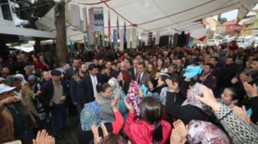 &Ccedil;er&ccedil;ioğlu, Ko&ccedil;arlı&rsquo;da Vatandaş Ve Esnafla Buluştu