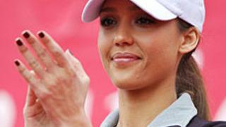 Yeni Trend Siyah Oje