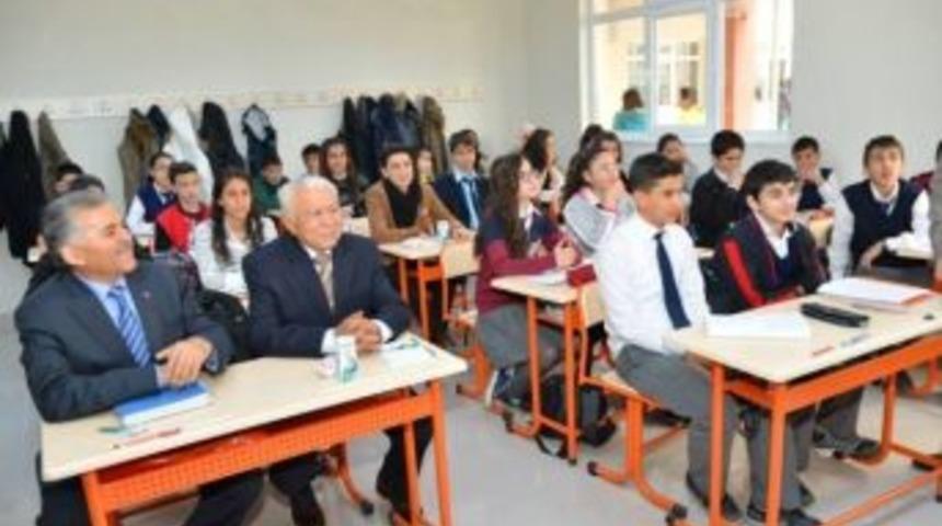 Hayırsever Ramazan B&uuml;y&uuml;kkılı&ccedil; &Ouml;nce Okulu Yaptırdı, Sonda İlk Dersi Verdi
