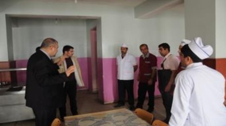 Gıda Tarım Ve Hayvancılık M&uuml;d&uuml;rl&uuml;ğ&uuml; Hizan&rsquo;da Gıda Denetimi Yapıyor