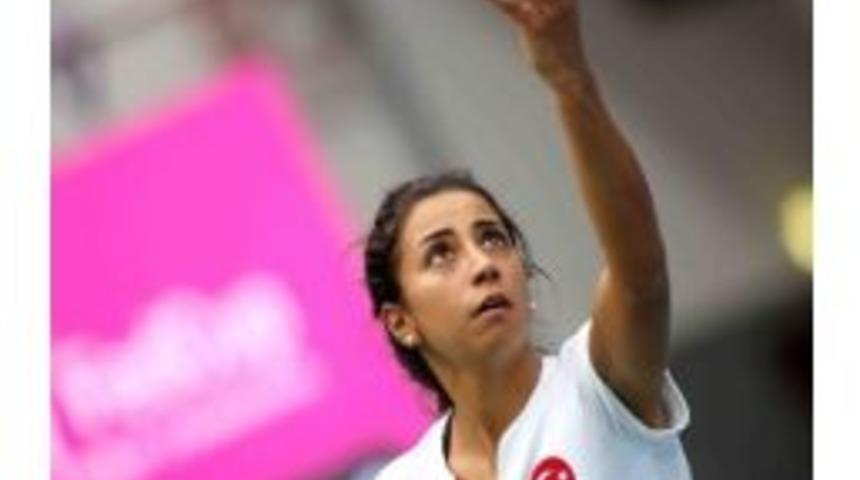 &Ccedil;ağla B&uuml;y&uuml;kak&ccedil;ay Ve Pemra &Ouml;zgen İngiltere&rsquo;de Raket Sallayacak