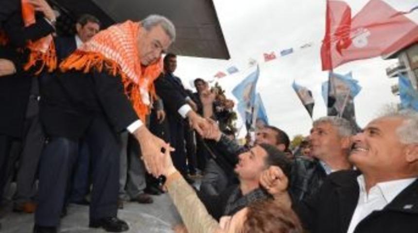 Başkan Kocaoğlu, Menderes Se&ccedil;im B&uuml;rosu'nun A&ccedil;ılışına Katıldı