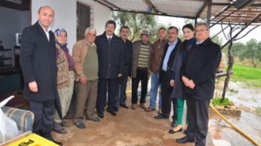 Ak Parti'nin Didim Adayı Ufuk D&ouml;ver, Yağmur &Ccedil;amur Dinlemiyor