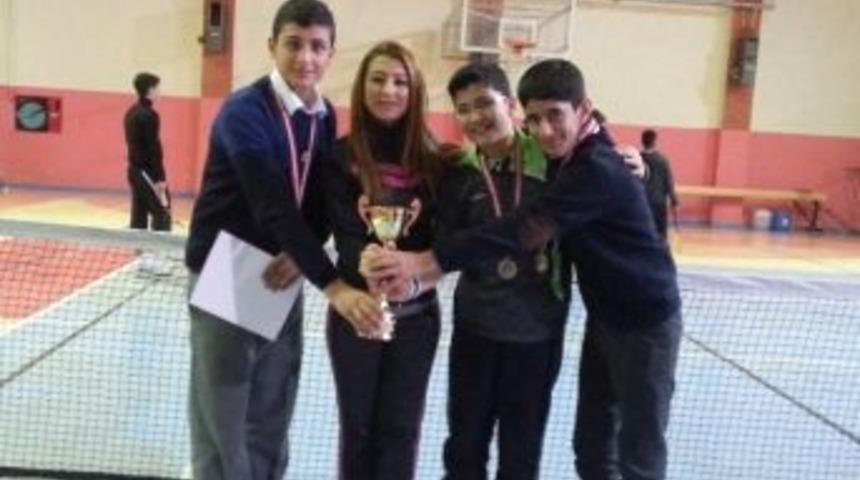 Okullar Arası Gen&ccedil;ler Ve Yıldızlar Tenis M&uuml;sabakaları Sona Erdi