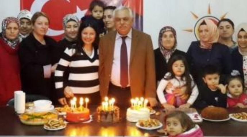 Ak Partili Kadınlardan Doğum G&uuml;n&uuml; S&uuml;rprizi