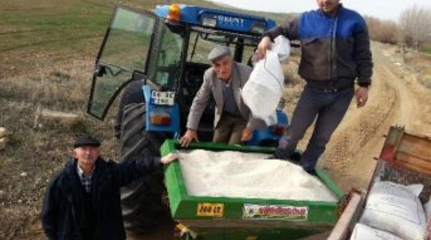 Yozgat&rsquo;ta &Ccedil;ift&ccedil;iler Ekinlerini G&uuml;brelemeye Başladı