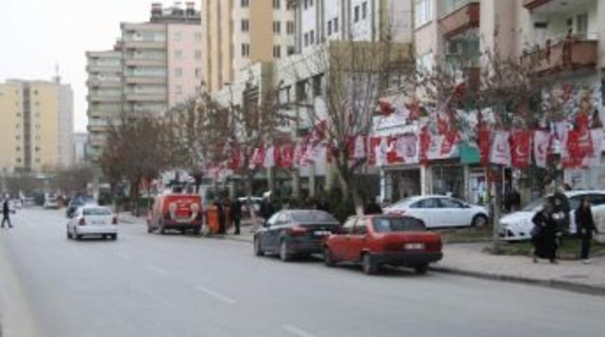 Gaziantep'te Parti Afişleri Asılmıyor