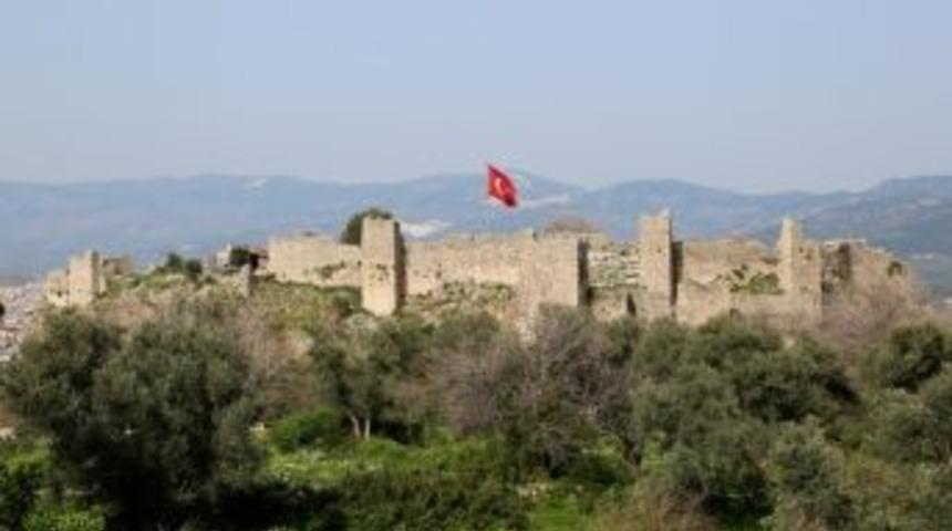 Be&ccedil;in Kalesi&rsquo;nde Temizlik Ve Onarım &Ccedil;alışmaları