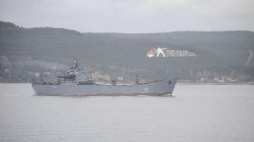 Rus Savaş Gemileri &Ccedil;anakkale Boğazı'ndan Ge&ccedil;ti