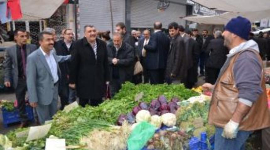 G&uuml;rkan, Pazar Esnafıyla Bir Araya Geldi