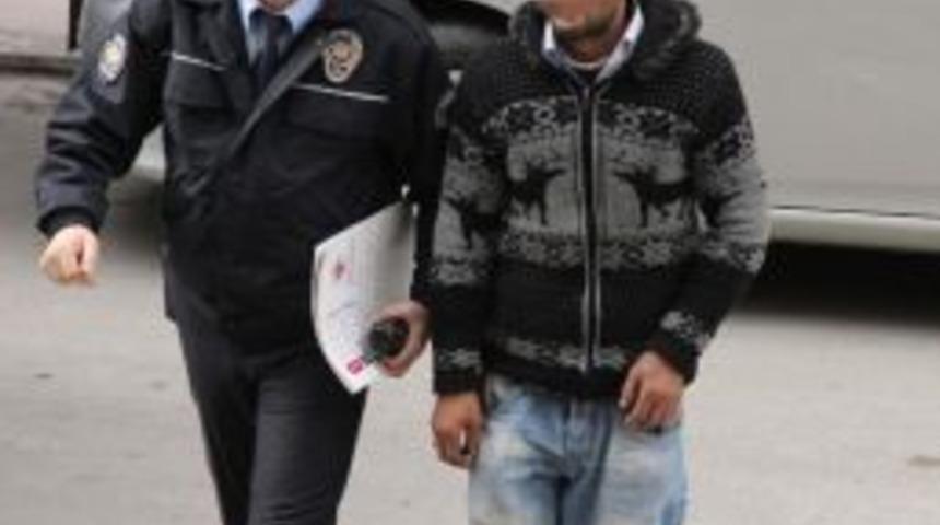 Yengesinin Evinin Bah&ccedil;e Kapısını Kırınca G&ouml;zaltına Alındı