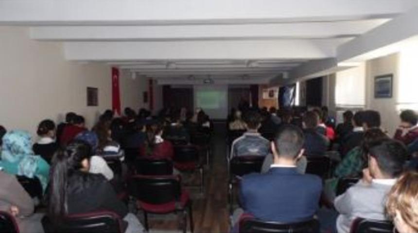 Sosyal Medyada &Ccedil;ocukları Ve Gen&ccedil;leri Bekleyen Tehlikeler