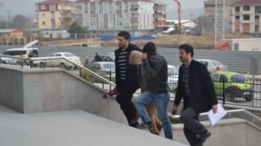 Hırsızlık Ş&uuml;phelileri Kıskıvrak Yakalandı