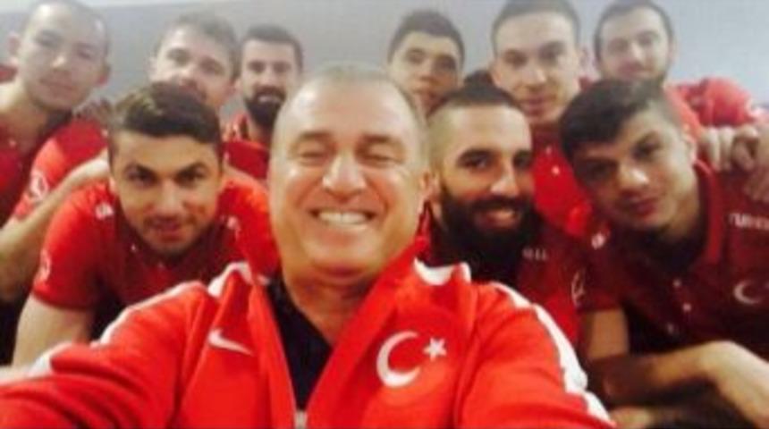 Ay-yıldızlılar Da &lsquo;selfıe&rsquo; Modasına Uydu