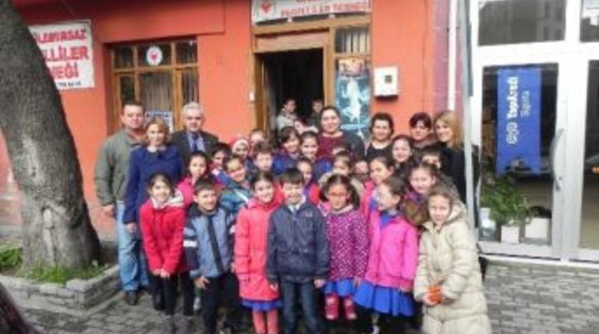 Tek &Ouml;ğrencileri Engelliler Derneği&rsquo;ni Ziyaret Etti