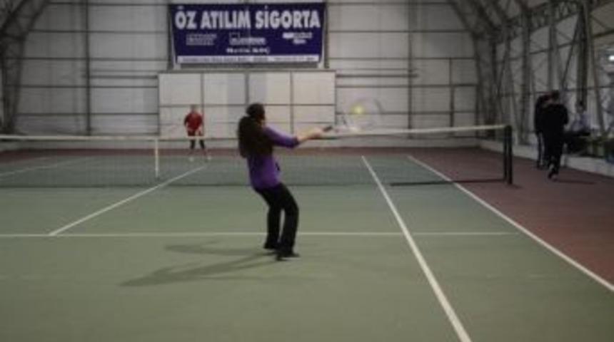 Tenis M&uuml;sabakaları Nefes Kesiyor